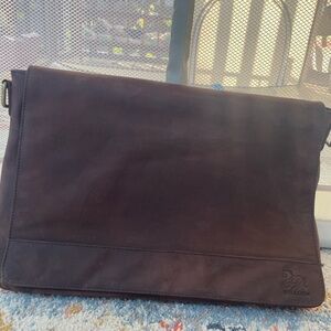 Brown Leather Messenger Bag with Zipper Closure